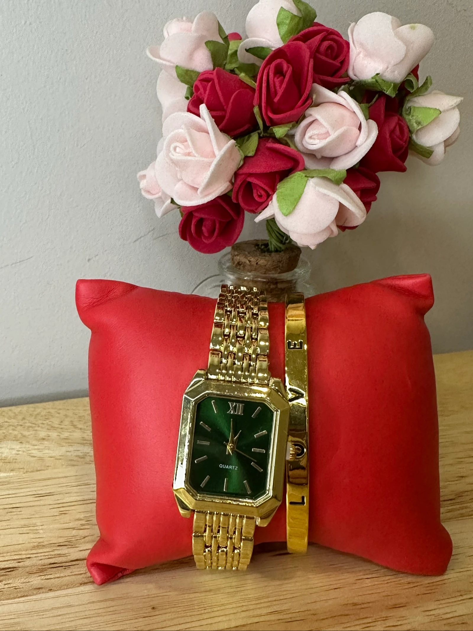 Parure Chic Dorée : Montre Carrée Cadran Émeraude & Jonc "LOVE